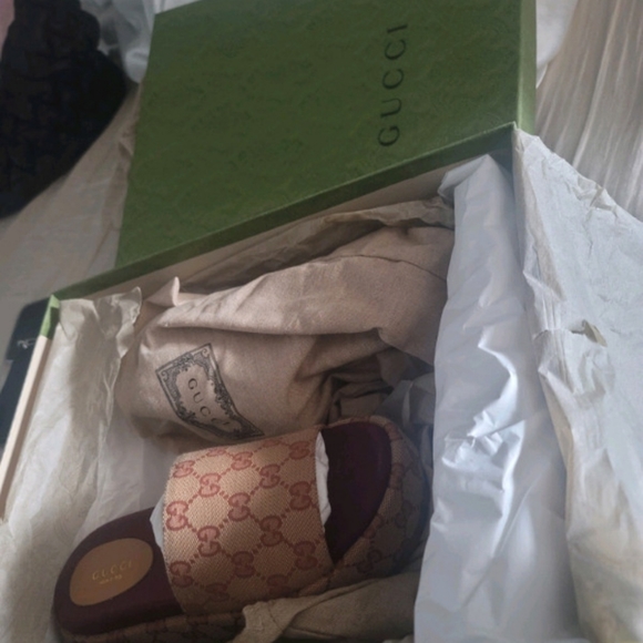 Brand new woman's original GG slide sandal 100% Authentic item come with receipt - Picture 4 of 5